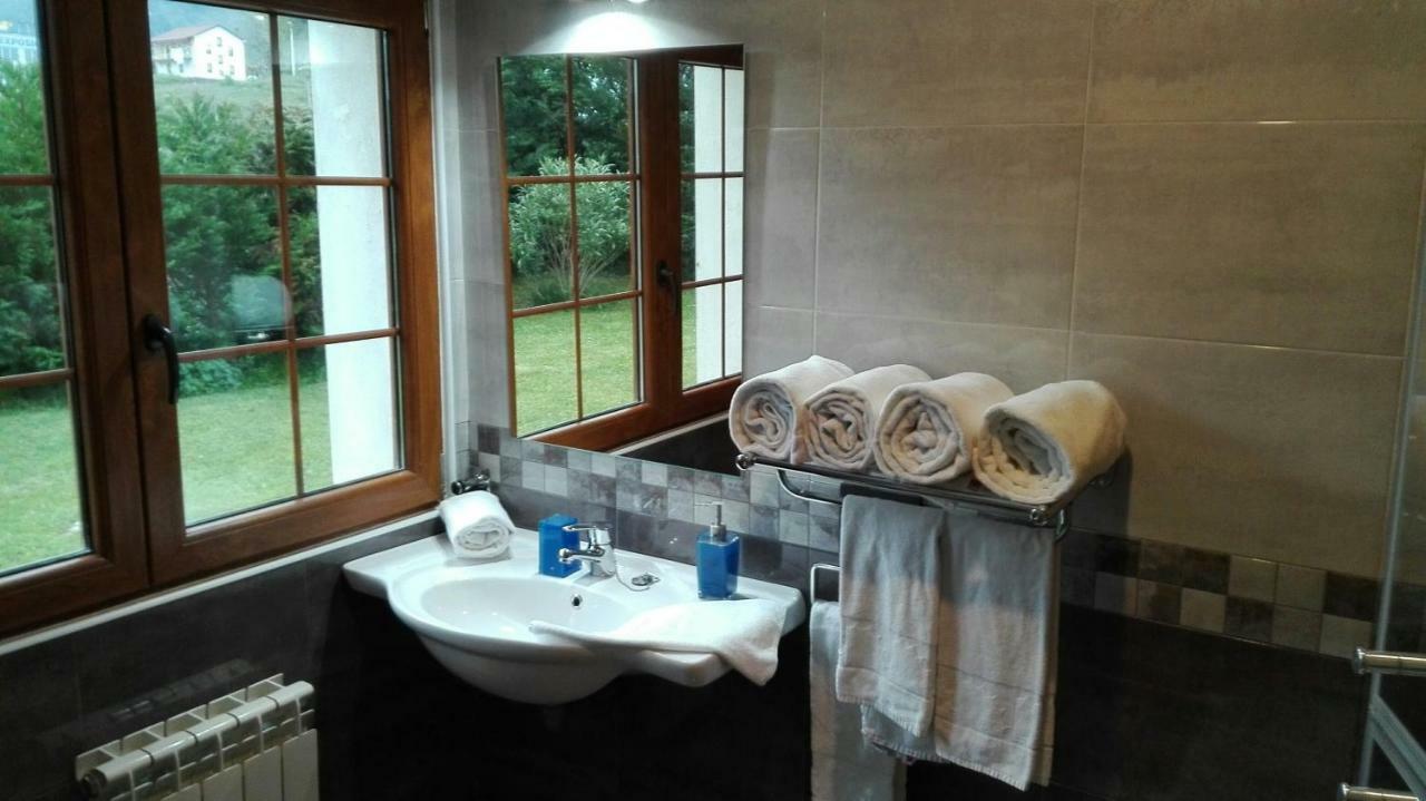 Hosteria La Moraleja Solares Buitenkant foto